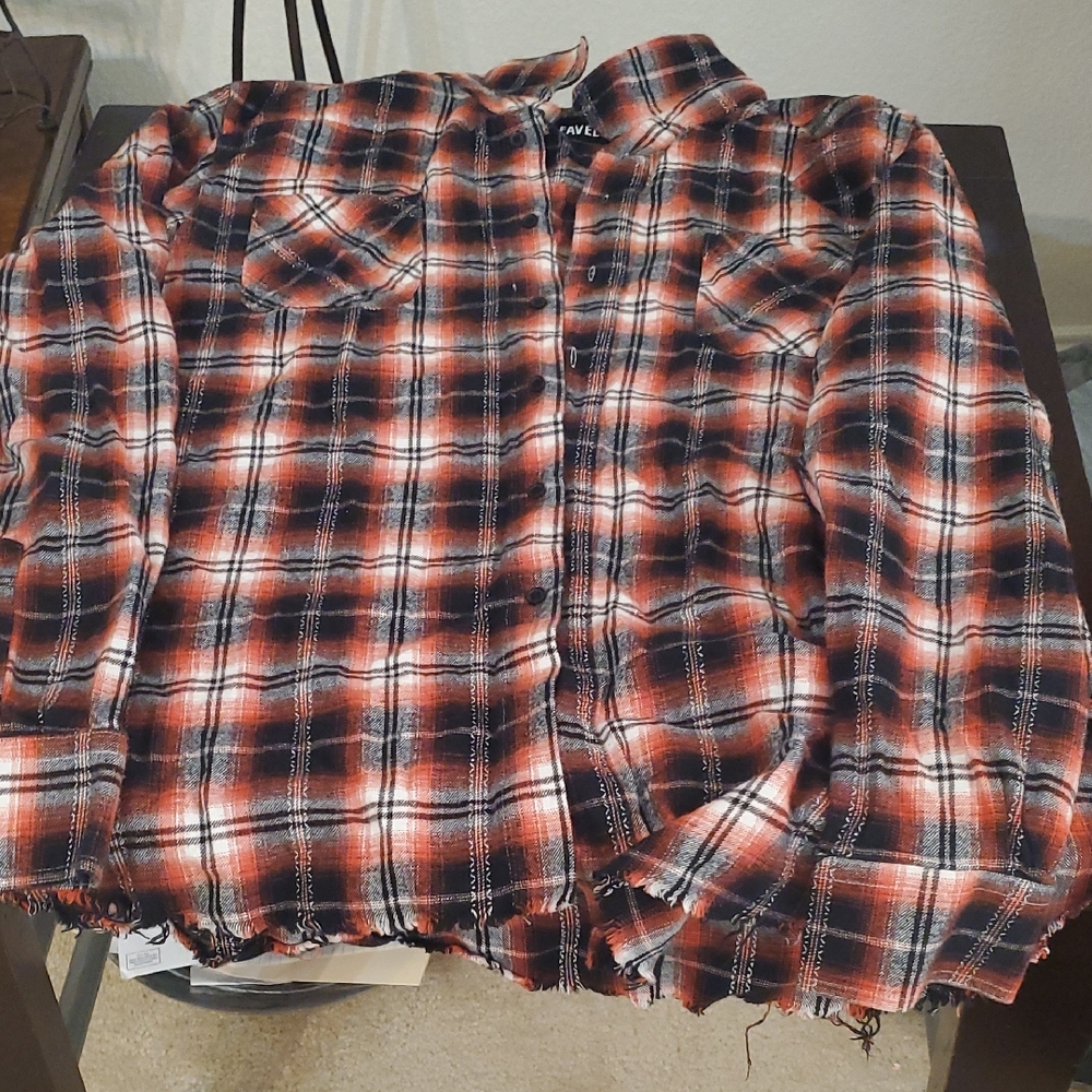 EUC Stylish Plaid Button Down Shirt for Men.